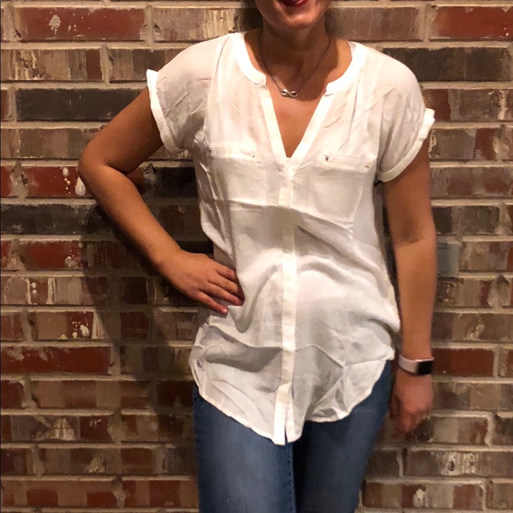Causal White Top
